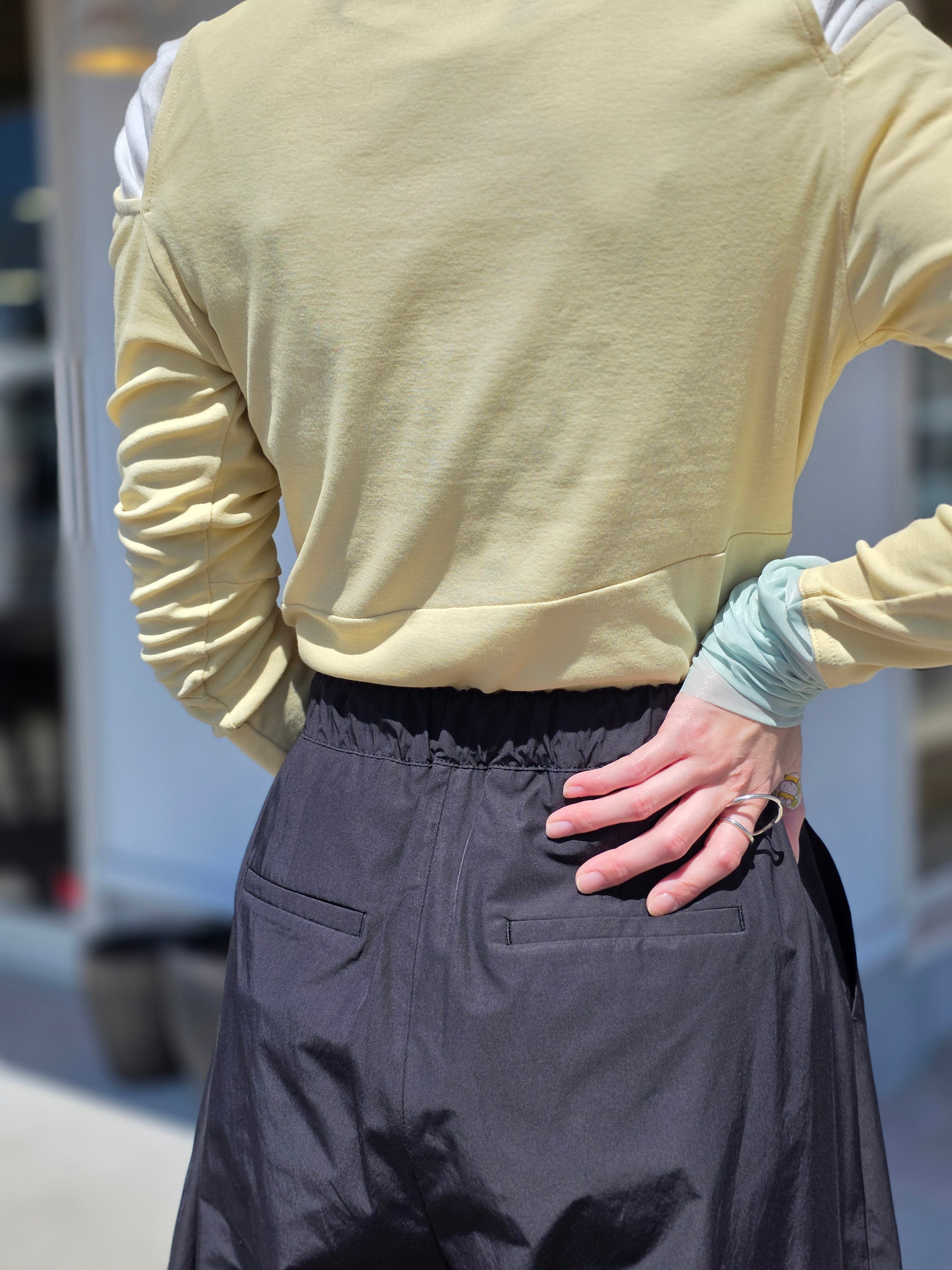AMOMENTO THREE TUCK BANDING PANTS