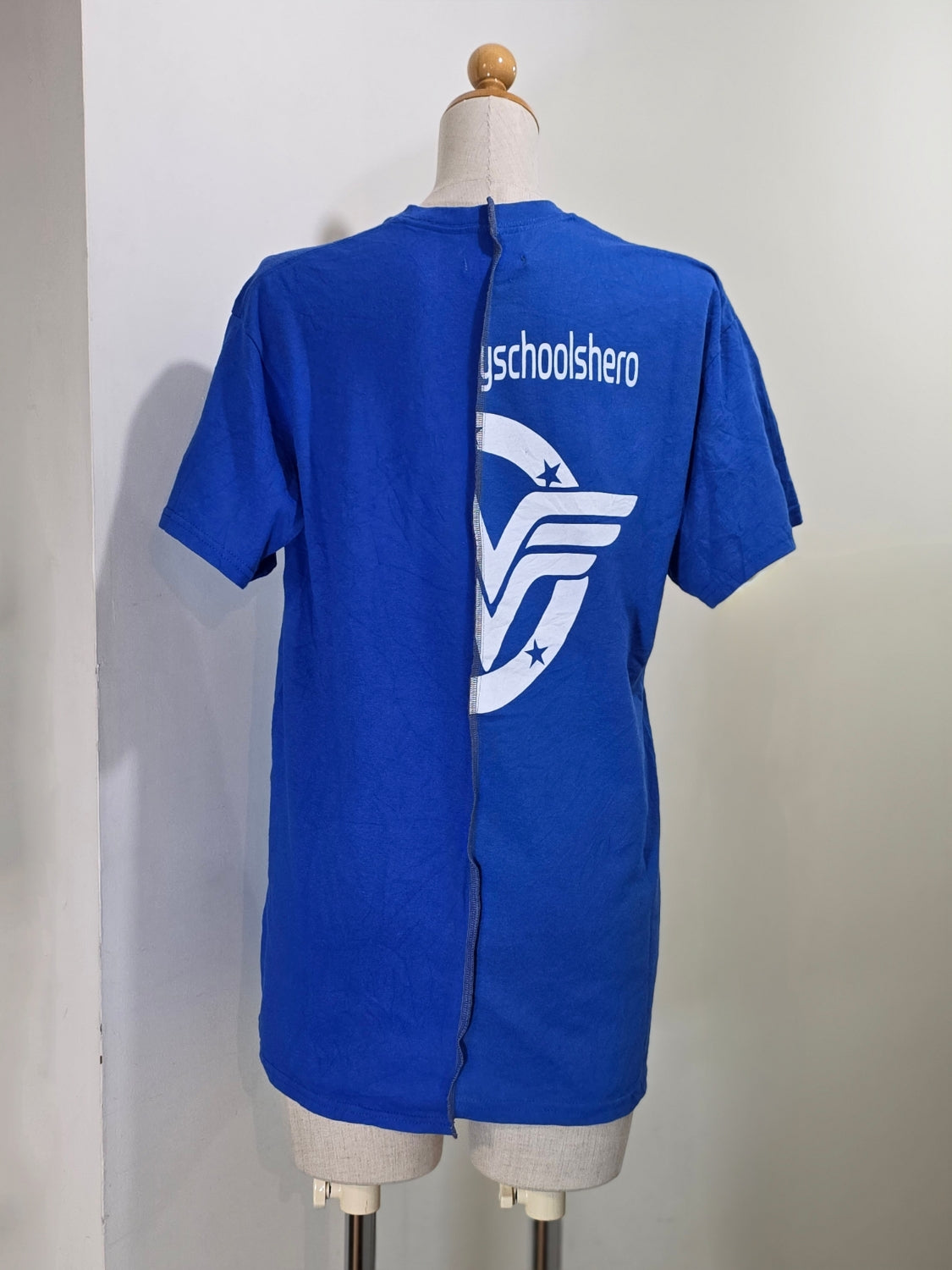 QUIITO HALF LOGO TEE