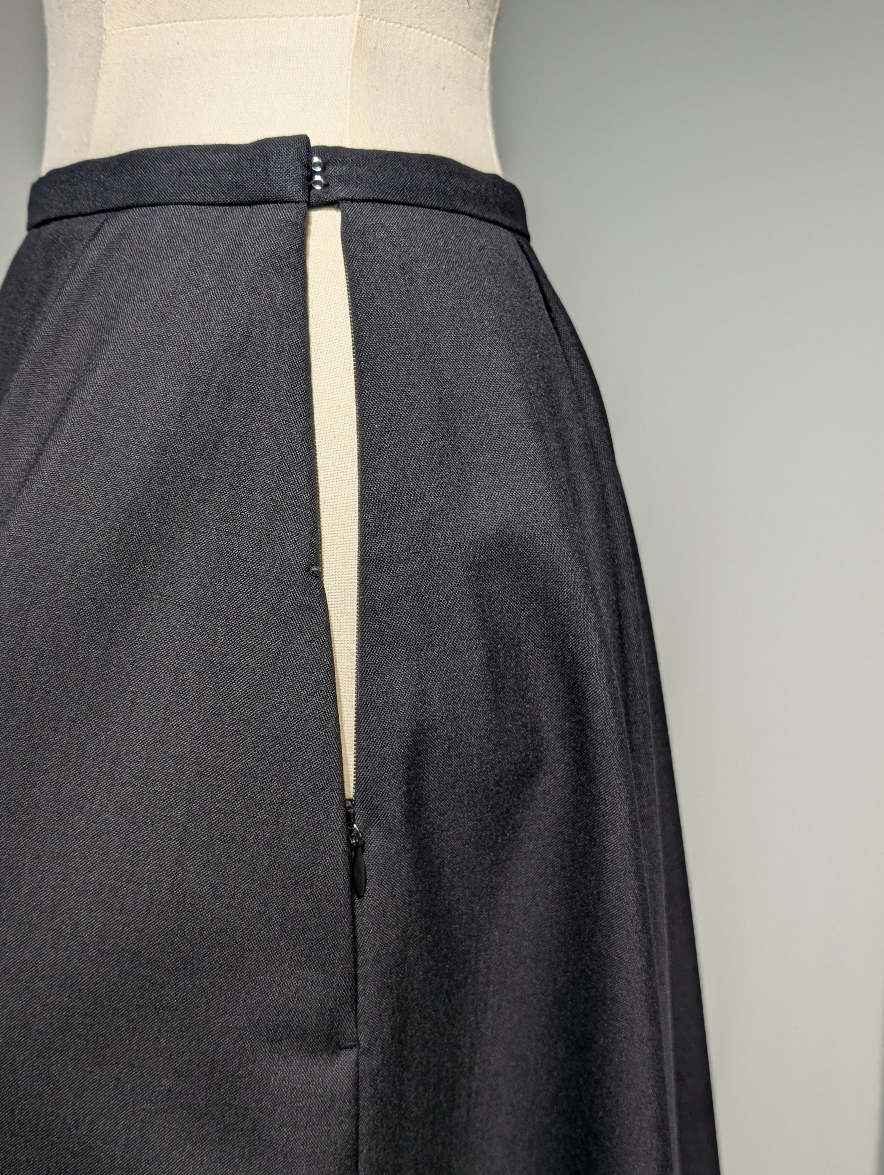MADISONBLUE  TUCKED MI-MOLLET FLARE SKIRT W TRO