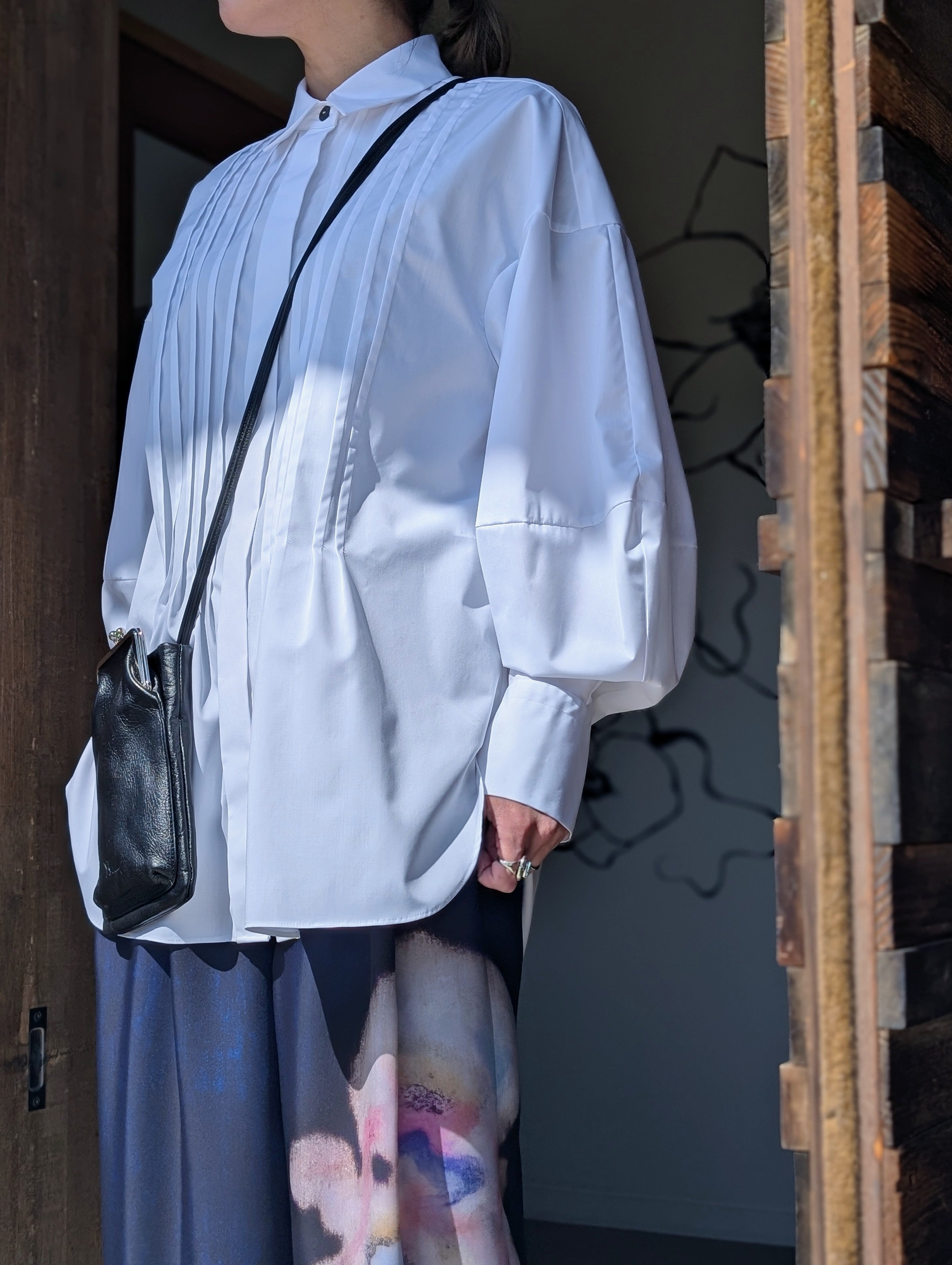 ENFOLD  RANDOM‐TUCK SHIRT